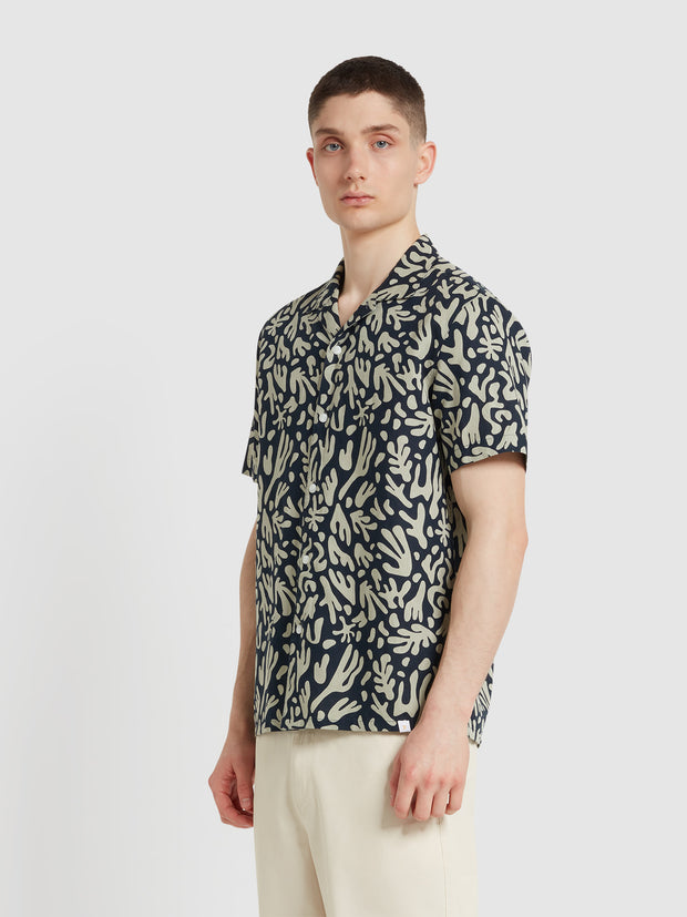 Saunders Short Sleeve Revere Print Shirt In True Navy