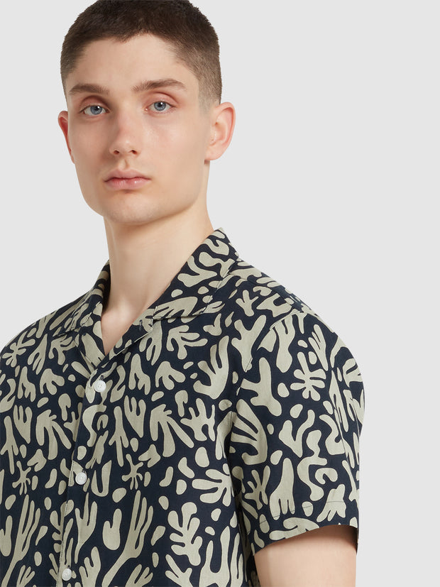 Saunders Short Sleeve Revere Print Shirt In True Navy