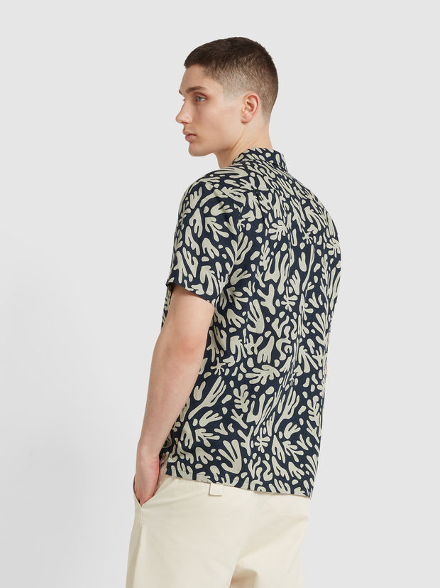 Saunders Short Sleeve Revere Print Shirt In True Navy